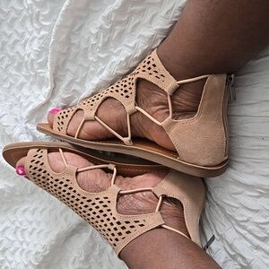 Lucky Brand Baldin Tan Bohemian Gladiator Solomon Sandals with Perforated Design